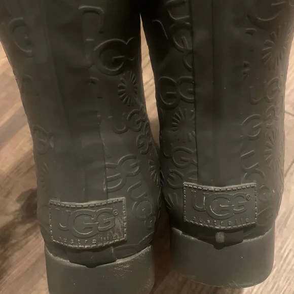 UGG rain boots - Picture 4 of 9